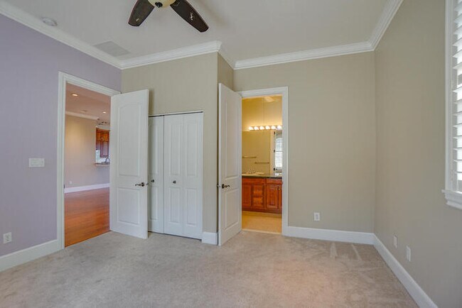 Building Photo - FOUR BEDROOM HOUSE IN LACAMAS SHORES WINTE...