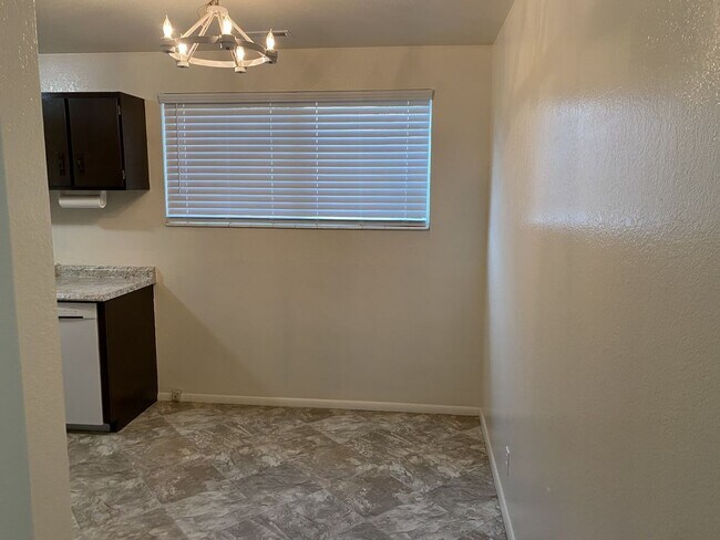 Building Photo - Super Cute 2 Bed 2 Bath in Murray