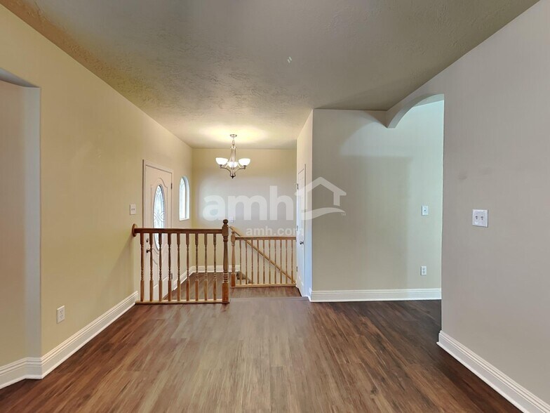 Building Photo - 1190 Inverness Dr