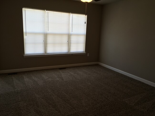 Building Photo - 3 Bed Townhome in Grain Valley