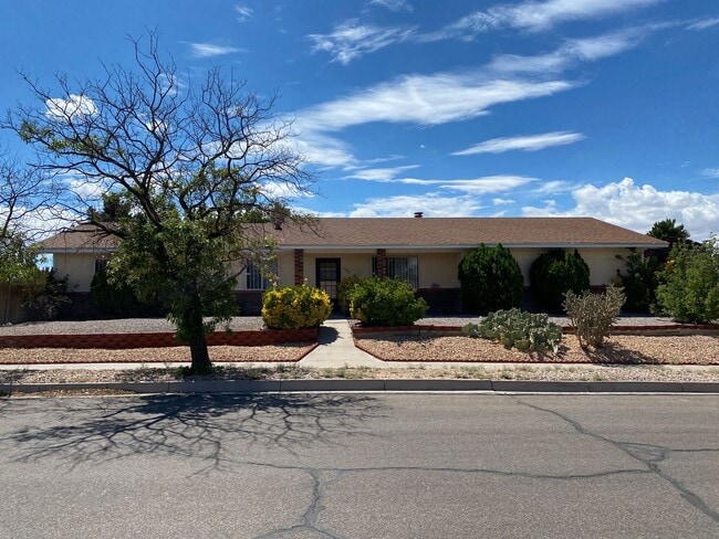 Building Photo - Coming Soon! Cozy 3 bedroom 2 bathroom Hom...