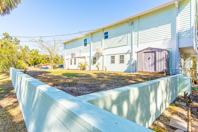 Building Photo - 2247 S Waterman Dr