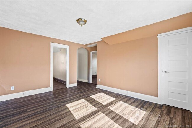 Building Photo - 737 Laurel Ave