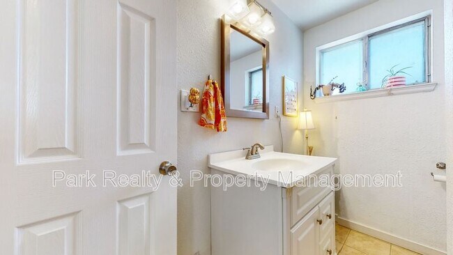 Building Photo - 6025 W 61st Ave