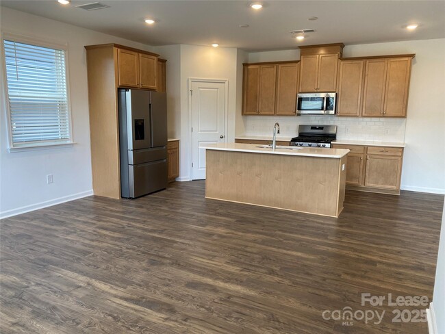 Building Photo - 14048 Lake Home Ln