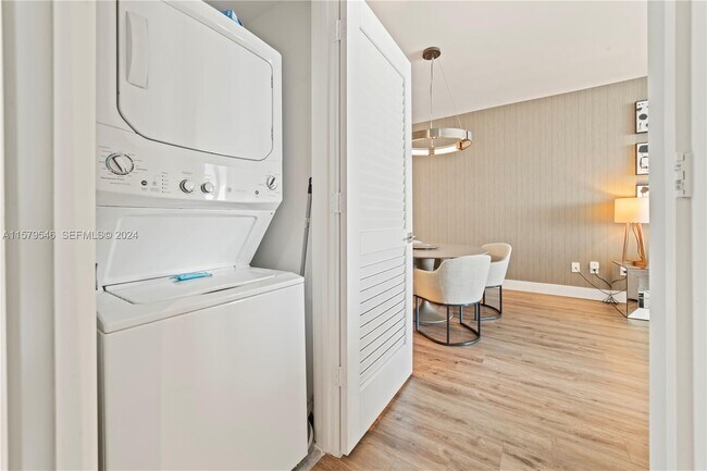 Building Photo - 4111 S Ocean Dr