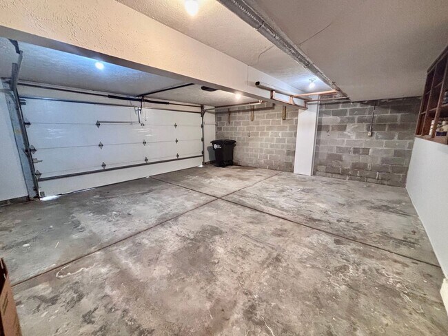 Building Photo - 16306 Lafayette Ave