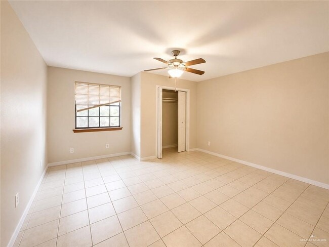 Building Photo - 15 E La Vista Ave