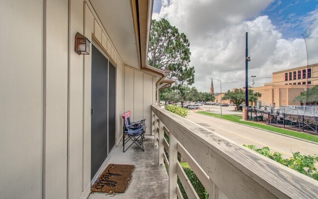 Building Photo - 823 S Ripple Creek Dr