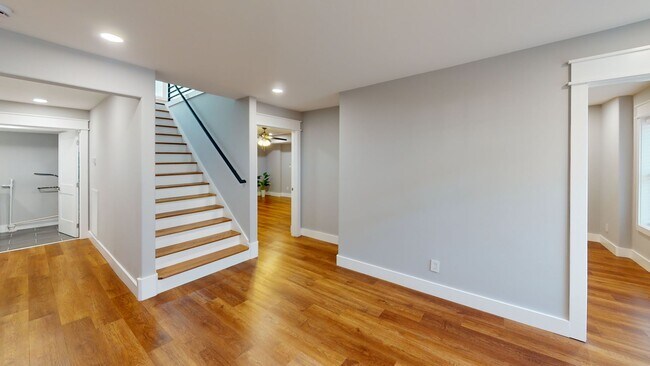 Building Photo - 316 S 17th St