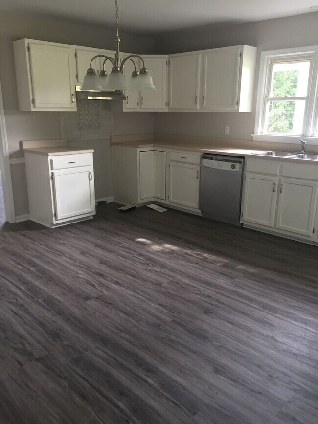 Building Photo - 3 Bedroom 2 bath - Gold Hill, NC Area