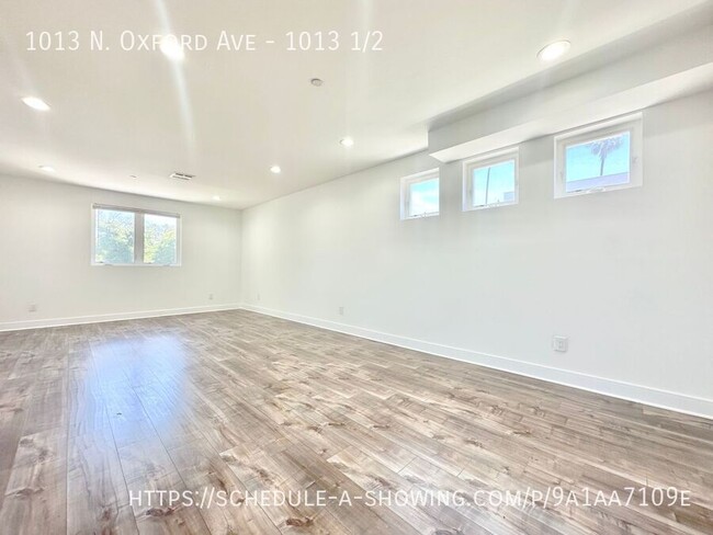 Building Photo - Beautiful new modern 3 story townhome 3 Be...