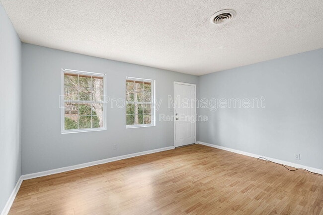 Building Photo - 6521 Raymond Dr