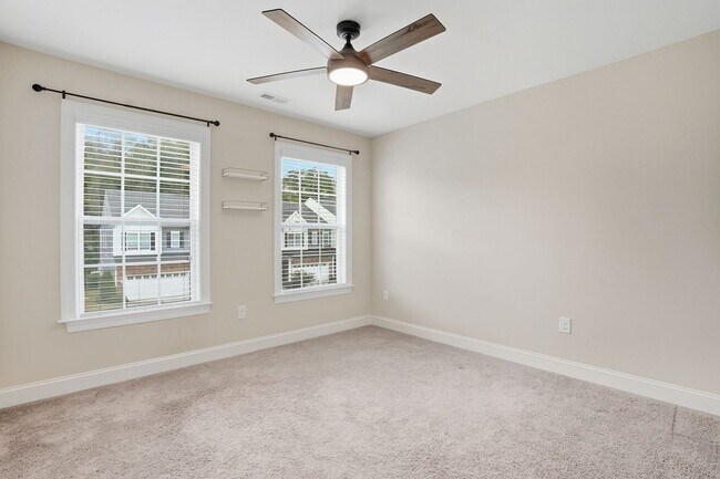 Building Photo - FIRST FLOOR MASTER BEDROOM-END UNIT-GREAT ...