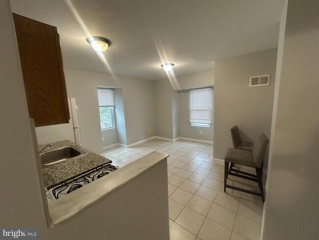 Building Photo - 531 Brinton St