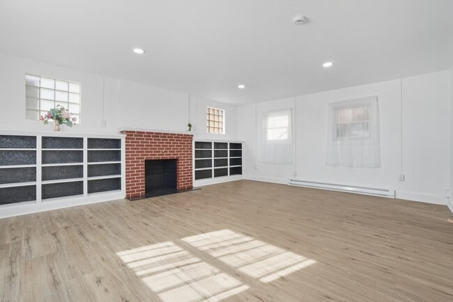 Building Photo - 157 W Washington St