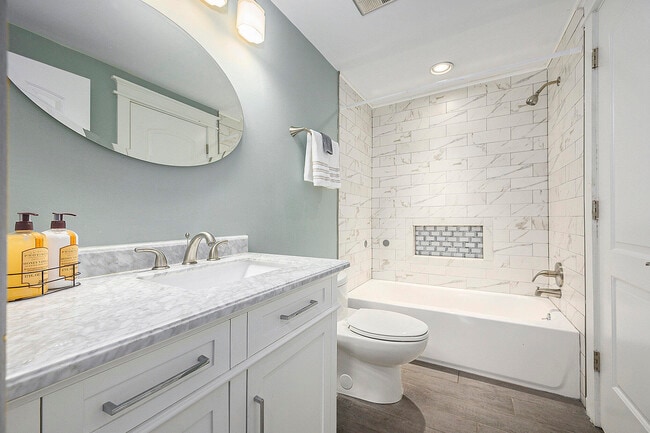 Building Photo - 42198 Roscommon St