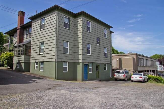 Primary Photo - Studio unit in SW Portland