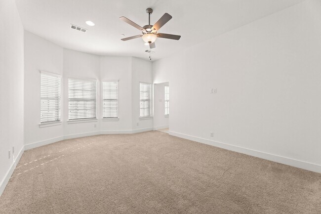 Building Photo - 2205 Southwick Dr