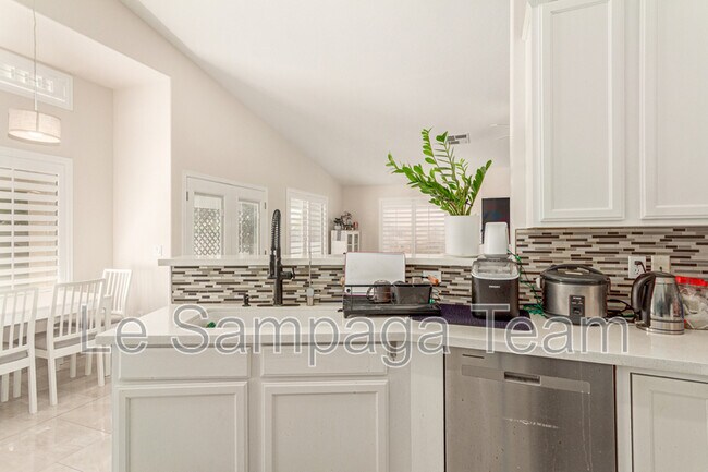 Building Photo - 1448 N Saddle St