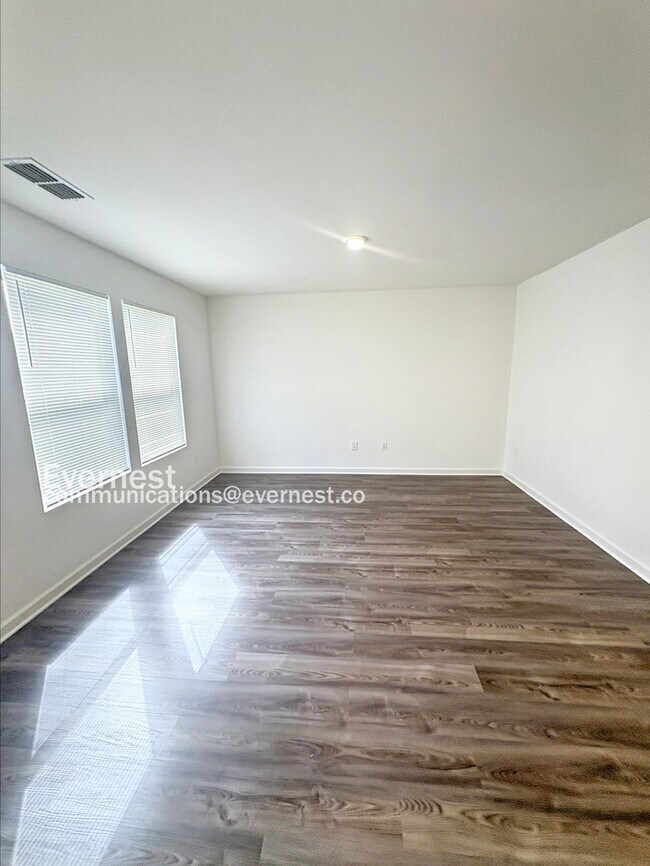 Building Photo - 107 Douglas Fir Dr
