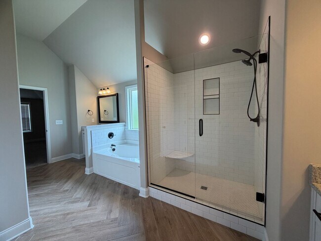 Building Photo - 3500 Hilltop Trl