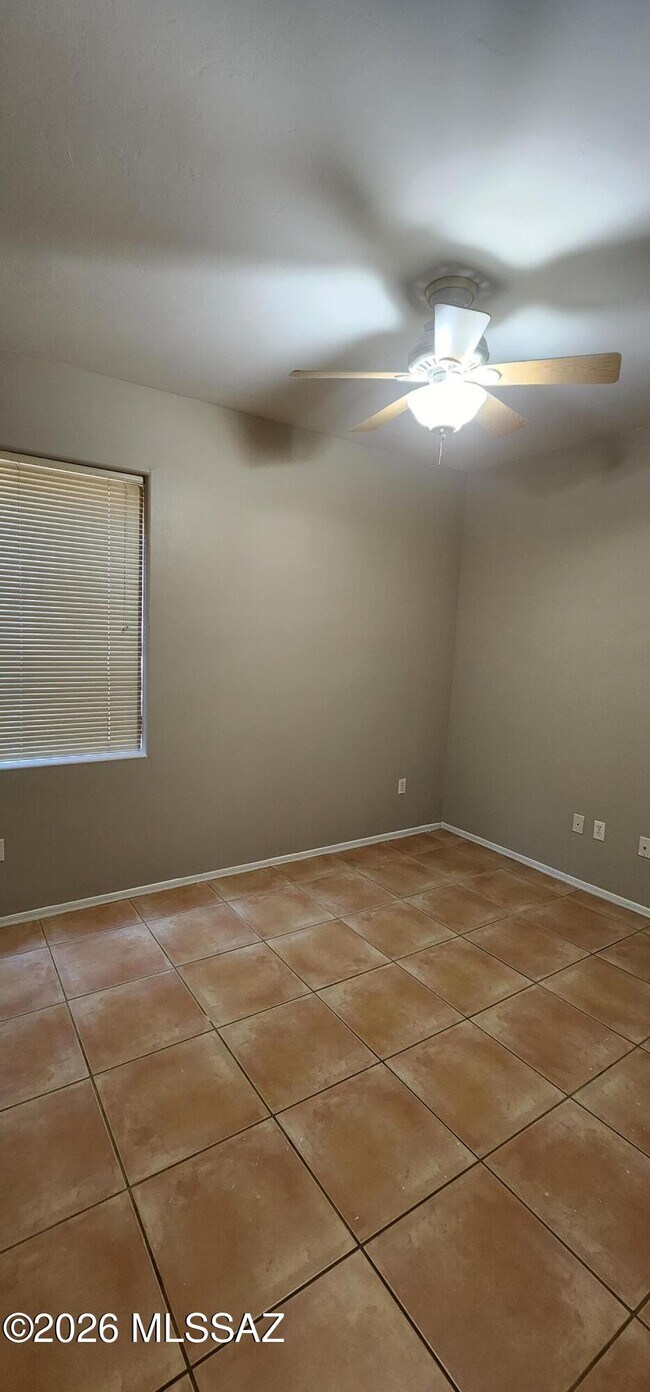 Building Photo - 5453 N Little River Ln