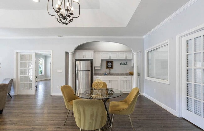 Building Photo - The Onyx Hoover Apartments