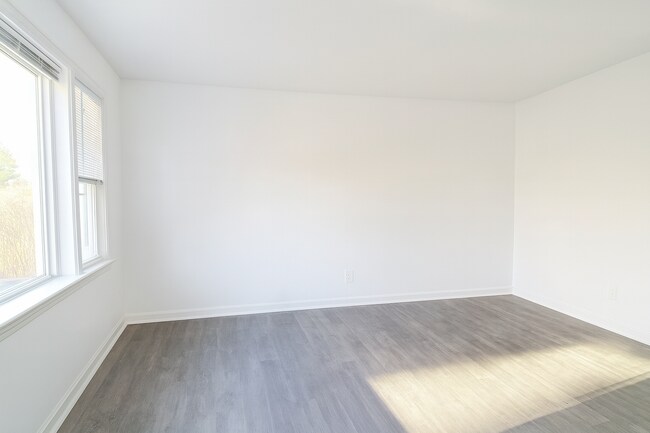 Building Photo - 306 Clifton Ave