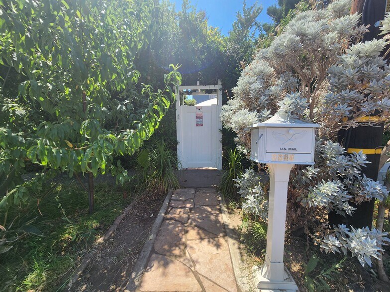 Building Photo - 6827 Murietta Ave