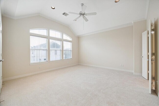 Building Photo - 3930 Blossom St