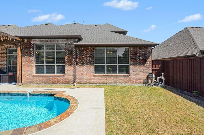 Building Photo - 3323 Royal Ridge Dr