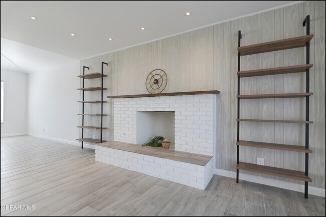 Building Photo - 8617 Darlina Dr