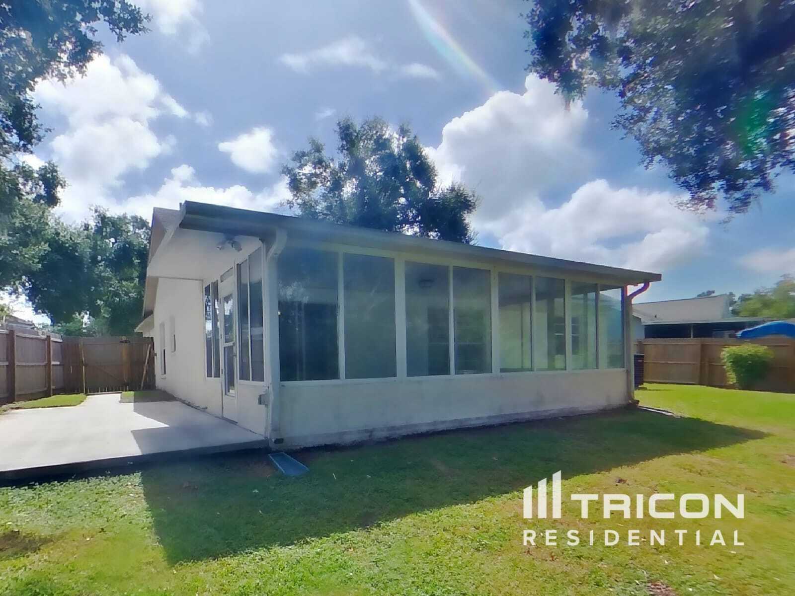 Building Photo - 1028 Hardwood Dr