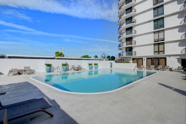 Building Photo - 250 S Ocean Blvd