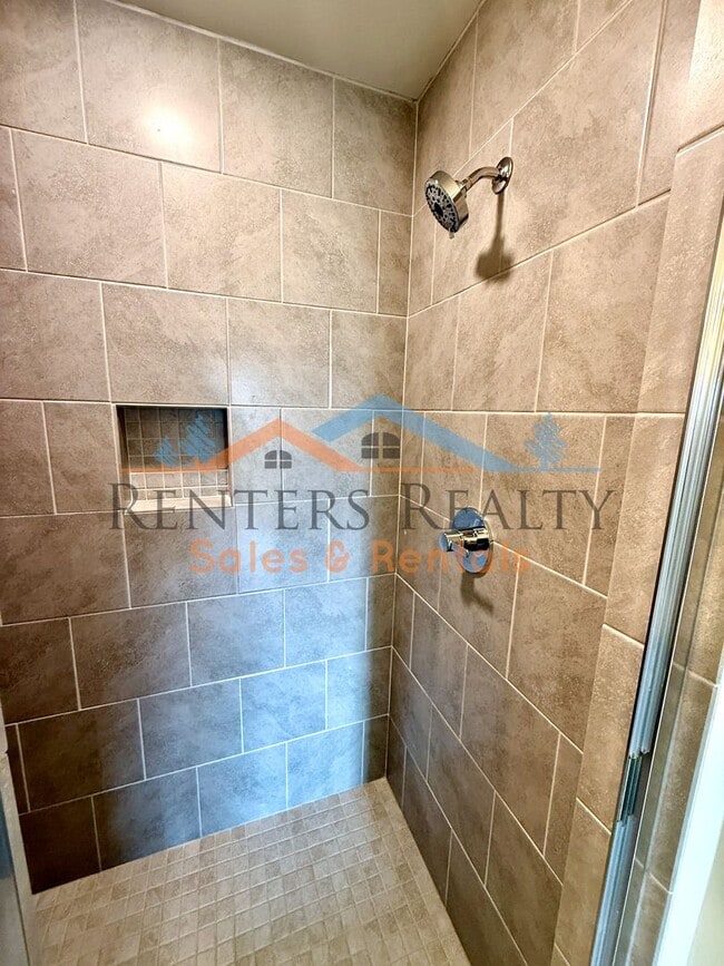 Building Photo - Modern Luxury Townhouse in the Heart of Huntsville