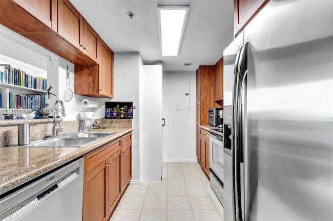 Building Photo - 36 NW 6th Ave