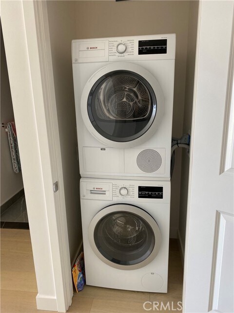 Building Photo - 400 S Broadway