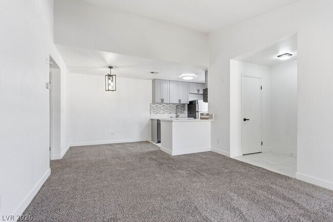 Building Photo - 5121 S Lindell Rd