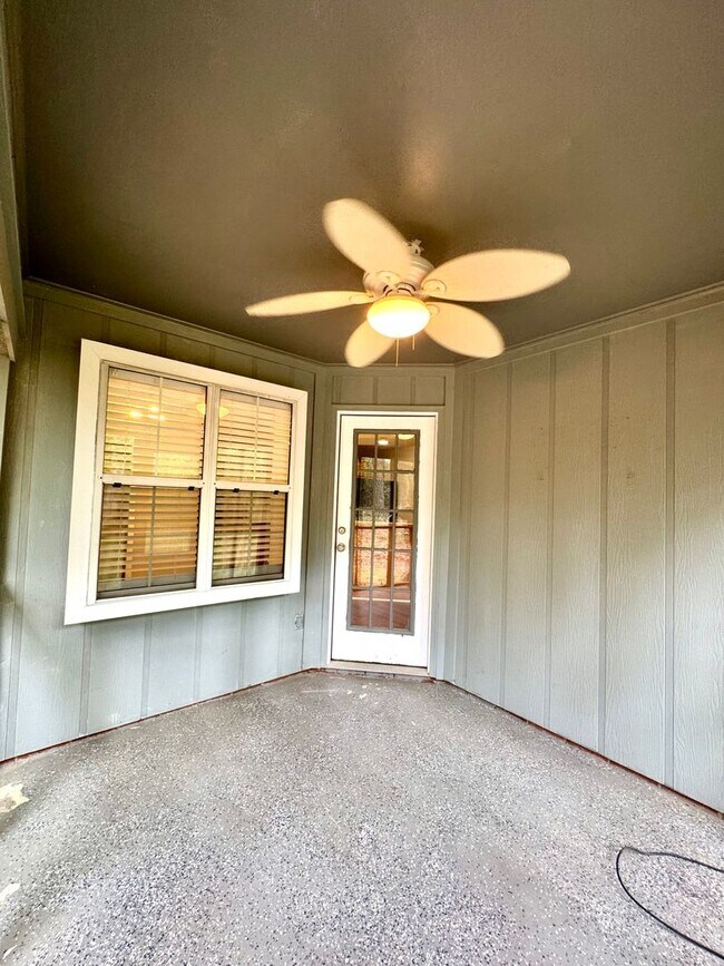 Building Photo - Your Private Retreat 3 Bedroom 2 Bath RentalAwaits!