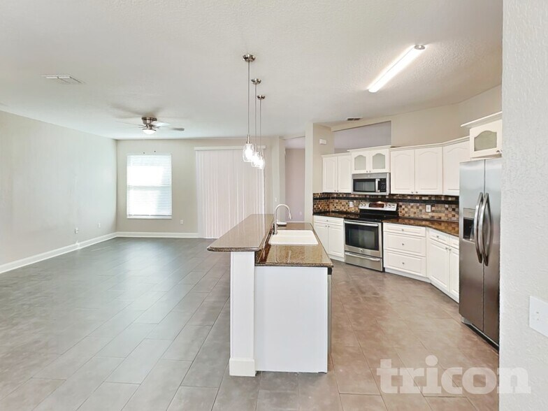 Building Photo - 3012 Forest Hammock Dr