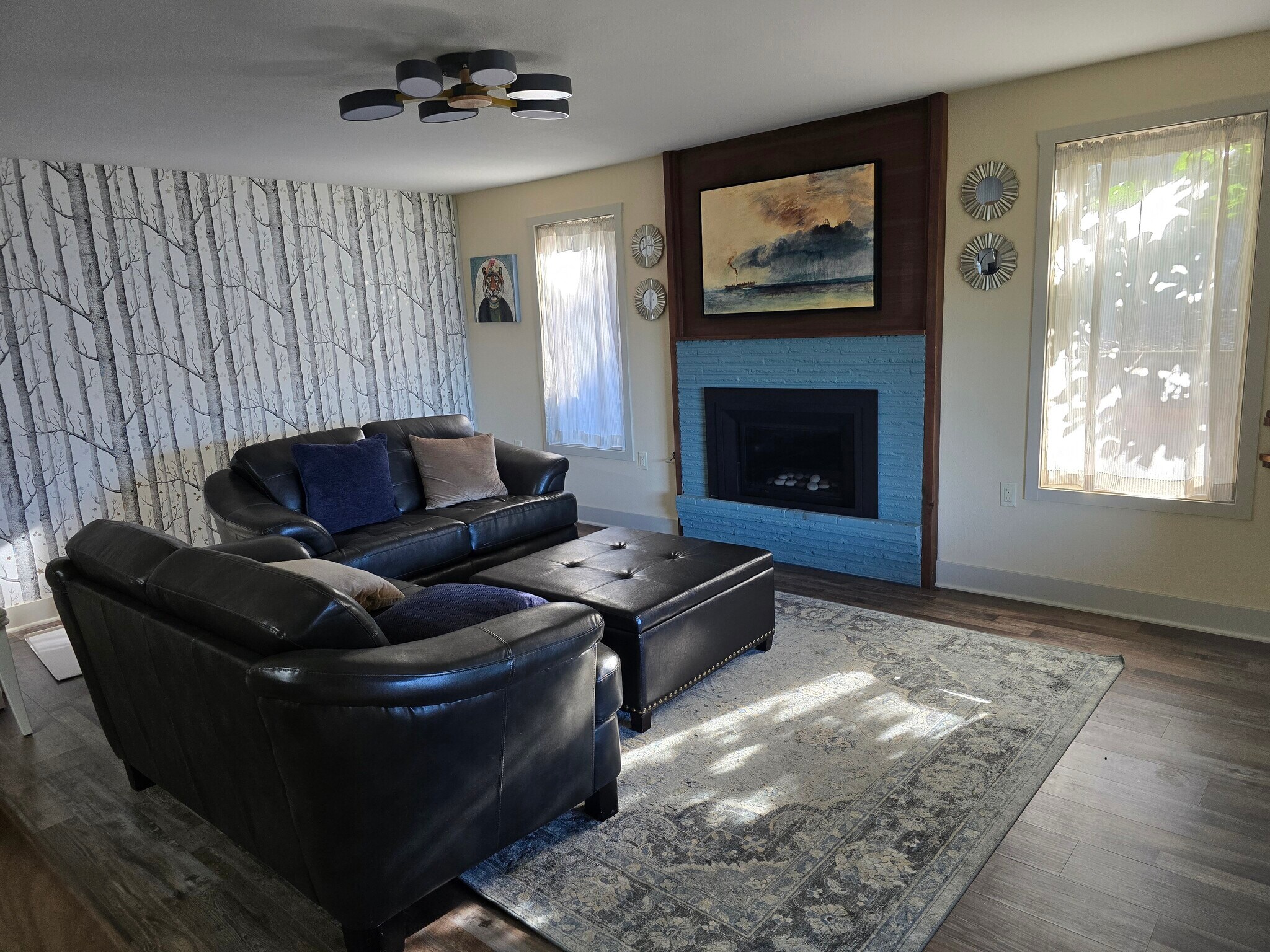 Building Photo - 320 NE Wisteria Way