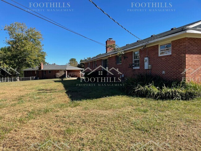 Building Photo - 3-Bedroom Brick Home in Top School Distric...