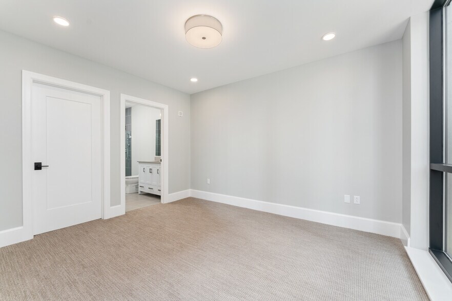 Building Photo - 350 Oliver Ave