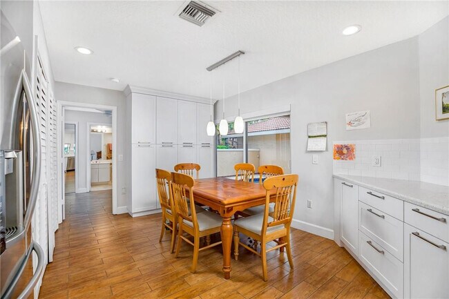 Building Photo - 4106 Carriage Dr