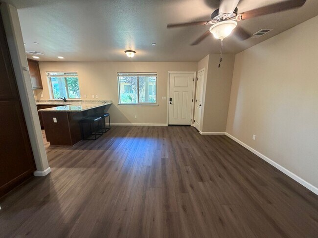 Building Photo - 1194 Velarde Cir