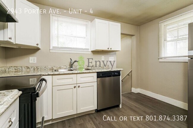 Building Photo - 2943 Porter Ave