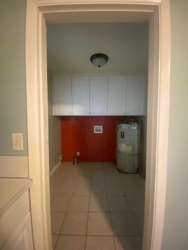 Building Photo - Charming 3 Bedroom Home Lebanon Home with ...