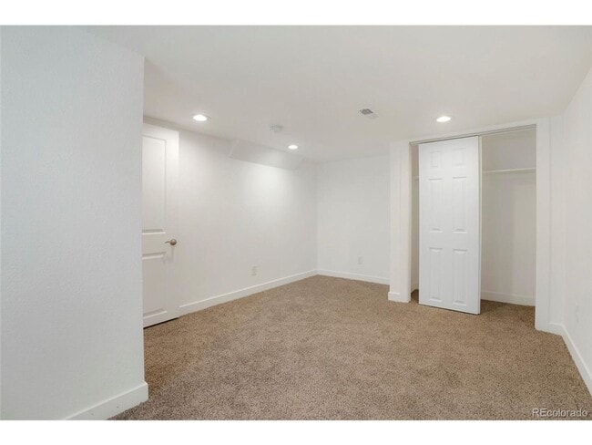 Building Photo - Spacious 2 Bed 2.5 Bath in the heart of Baker!