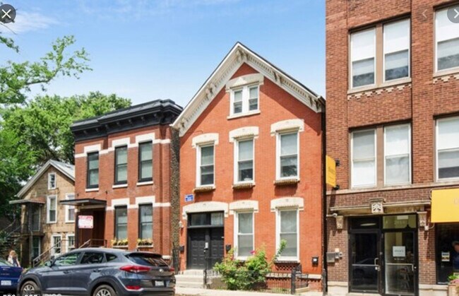 Building Photo - 2016 W Wabansia Ave